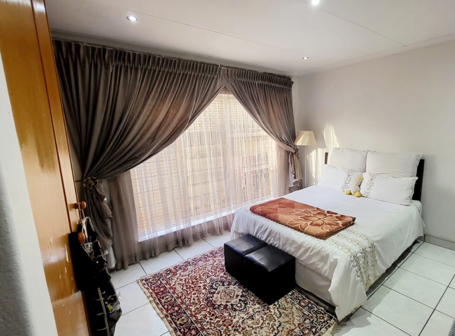 4 Bedroom Property for Sale in Manzil Park North West
